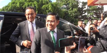 Capres-cawapres nomor urut 1, Anies Rasyid Baswedan dan Muhaimin Iskandar saat tiba di Gedung MK, Jakarta Pusat, pada Senin (22/04/2024). (Ilham F/Suaranusantara)