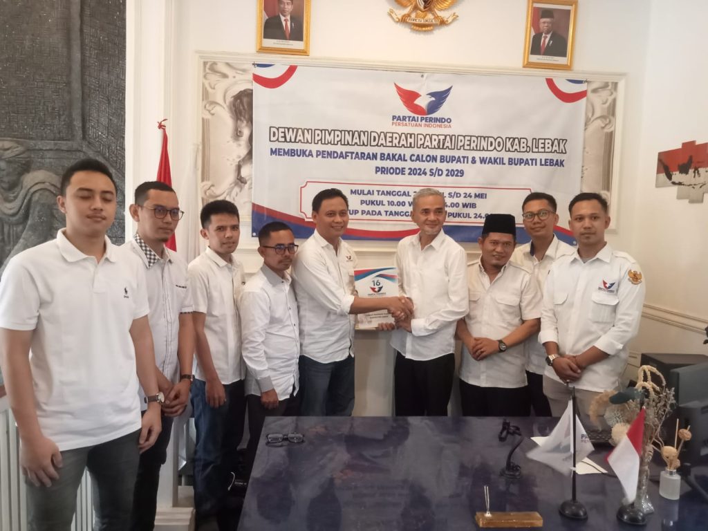 Tim Hasbi Jayabaya ambil formulir pendafataran bacabup ke DPD Perindo Lebak.(SuaraNusantara/Def)