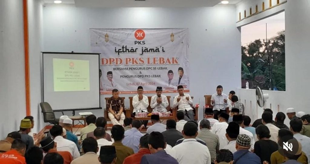 Doa bersama tim pemenangan Iip Makmur di DPD PKS Lebak.(Instagram PKS Lebak)