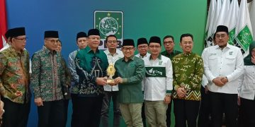 Ketua Umum PKB, Abdul Muhaimin Iskandar (Cak Imin) dan Ketua Plt Umum PPP, Mardiono saat Konferensi Pers di DPP PKB, Jakarta Pusat, pada Senin (29/04/2024). (Ilham F/Suaranusantara)