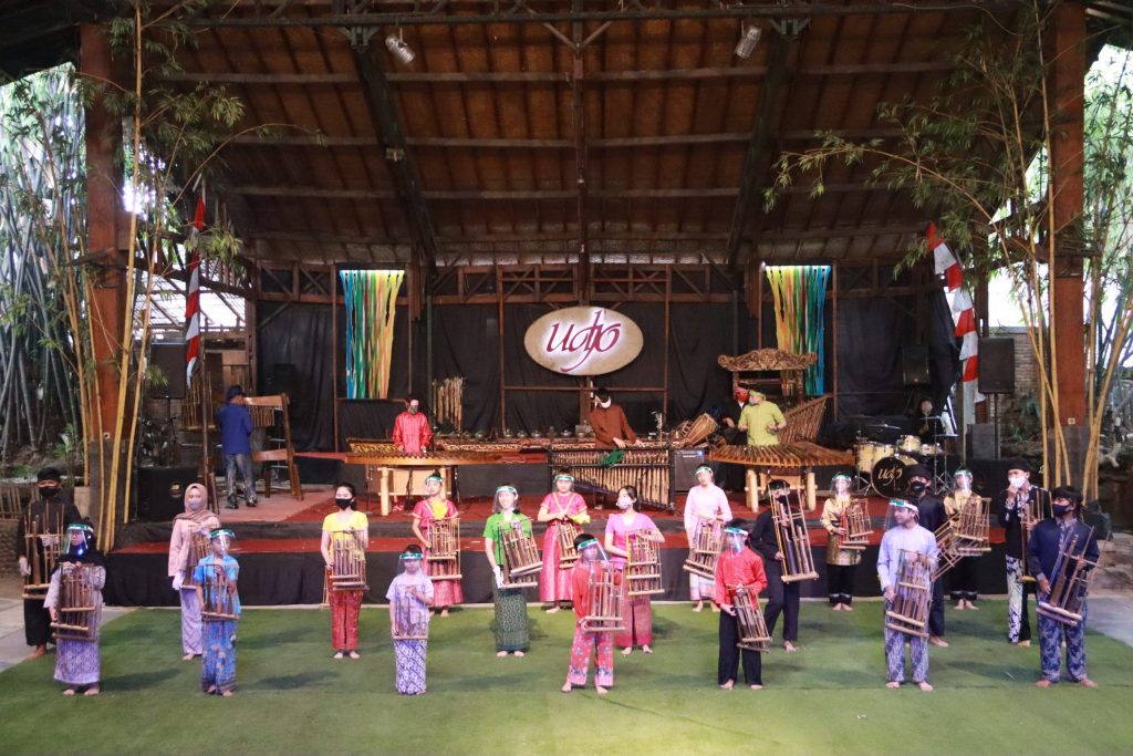 Saung Angklung Udjo, Bandung