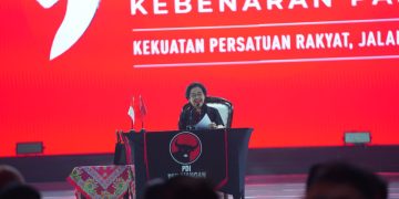 Megawati Soekarnoputri saat pidato di Rakernas ke V PDIP