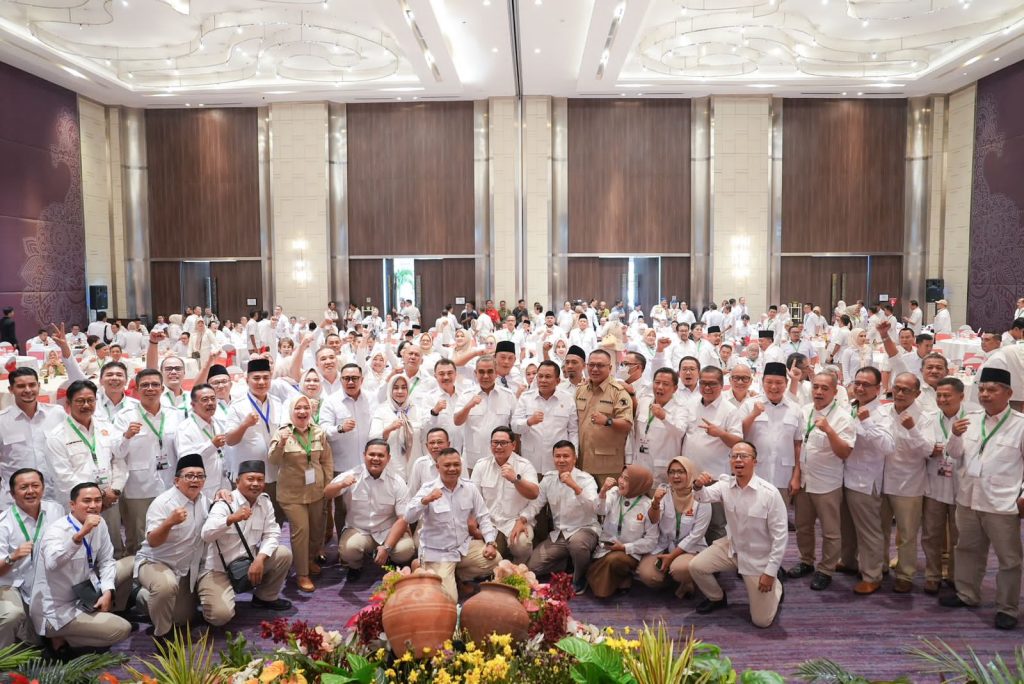 Sekjen Gerindra, Ahmad Muzani dan pengurus Partai Gerindra se-Jawa Barat (Dok Istimewa)