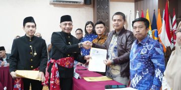 Dharma Pongrekun-Kun Wardana Serahkan Dokumen Pendukung Maju Pilkada DKU ke KPU DKI (Dok KPU DKI)