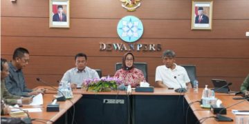 Ketua Dewan Pers, Ninik Rahayu beserta jajaran dan konstituen (Dok web resmi Dewan Pers)