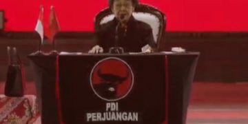 Megawati Soekarnoputri sampaikn pidato di Rakernas V PDI Perjuangan