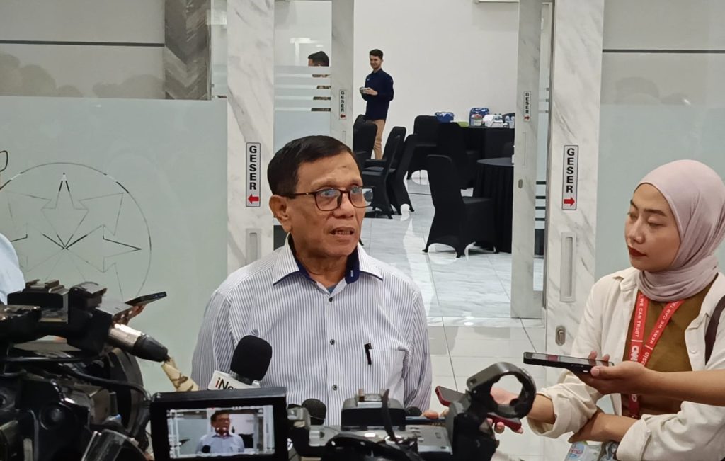 Ketua Umum PWI Pusat, Hendry CH Bangun saat diwawancarai di kantor Dewan Pers, Jakarta Pusat, pada Rabu (15/05/2024). (Ilham F/Suaranusantara