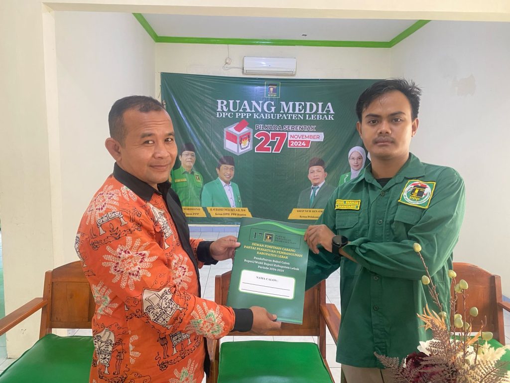 Perwakilan Sanuji Pentamarta ambil formulir pendaftaran Bacabup Lebak di PPP.(Ist)