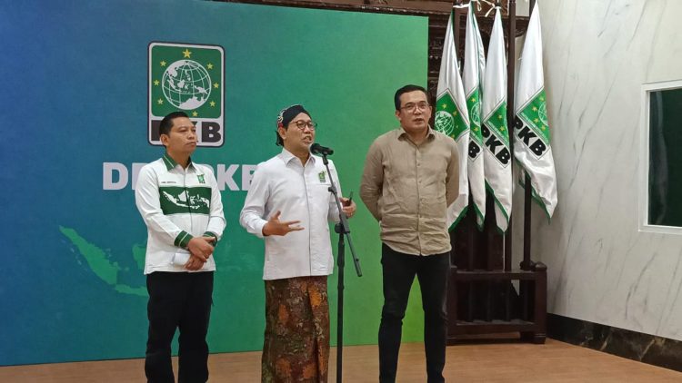 Ketua Desk Pilkada DPP PKB, Abdul Halim Iskandar saat konferensi pers di kantor DPP PKB, Jakarta Pusat, pada Rabu (29/5/2024). (Ilham F/Suaranusantara)