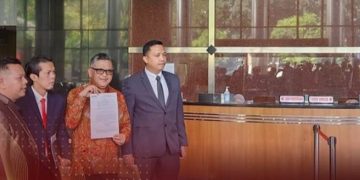 Hasto dan kuasa hukum saat berada di lobi KPK (instagram @pdiperjuangan)