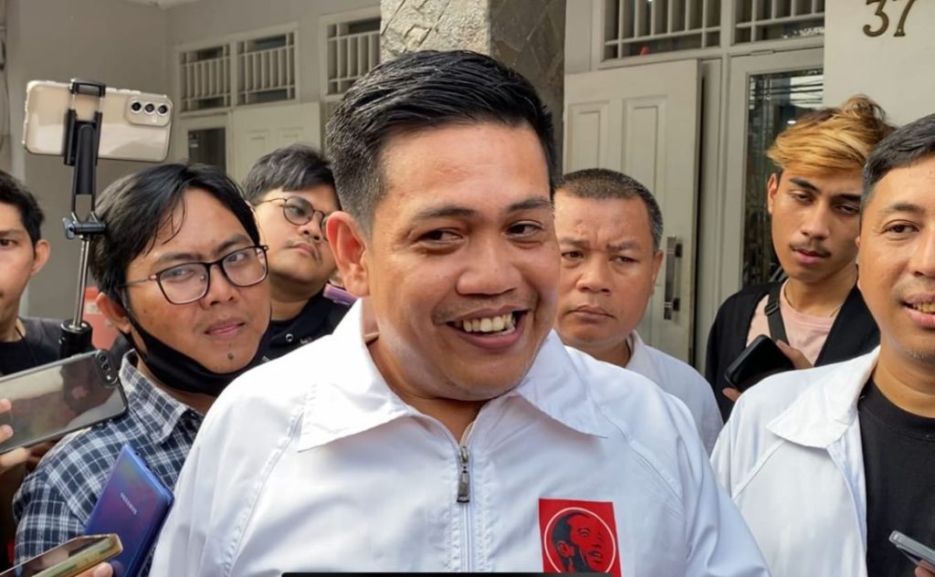 Bendum DPP Projo, Panel Barus saat diwawancarai di kantor DPP Projo, Jakarta, pada Jum'at (31/5/2024). (Ilham F/Suaranusantara)