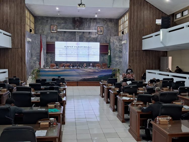 Rapat paripurna pembahasan Raperda di DPRD Kabupaten Lebak.(SuaraNusantara.com/Def)