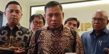 Staf Sekjen PDIP, Kusnadi saat diwawancarai di kantor Komnas HAM, Jakarta Pusat, pada Rabu (12/6/2024). (Ilham F/ Suaranusantara)