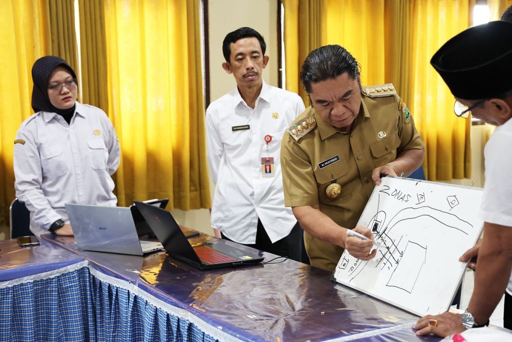 Al Muktabar tinjau pelaksanaan PPBD di salah satu sekolah.(SuaraNusantara/Def