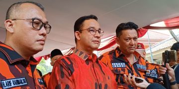 Mantan Gubernur DKI Jakarta, Anies Rasyid Baswedan saat diwawancarai di kantor MPW Pemuda Pancasila, Pejaten Raya, Jakarta Selatan, pada Rabu (19/6/2024). (Ilham F/Suaranusantara).