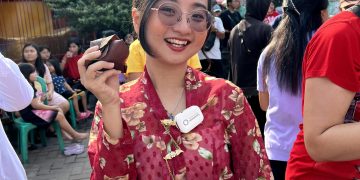 Influencer Asal Kota Tangerang Elsa Novias Memamerkan Bakcang, salah satu Makanan yang Menjadi Warisan Budaya Tak Benda Asal dari Kota Tangerang