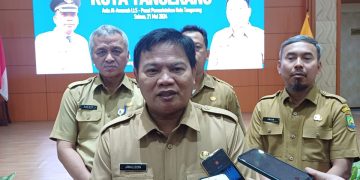Kepala Dinas Pendidikan Kota Tangerang Jamaluddin M.Pd bersama Jajaran Pejabat Dinas Pendidikan Kota Tangerang Saat Diwawancarai Awak Media