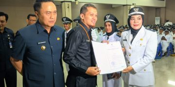Kepala desa di Lebak terima SK perpanjangan masa jabatan menjadi 8 tahun.(SuaraNusantara/Def)