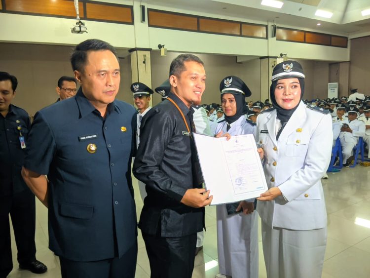 Kepala desa di Lebak terima SK perpanjangan masa jabatan menjadi 8 tahun.(SuaraNusantara/Def)