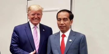 Jokowi bersama Donald Trump, tampak Presiden AS ke-45 itu berpose salam jempol ketika hadiri G20 di Osaka Jepang (instagram @michaelumbas)
