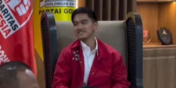 Ketum PSI Kaesang Pangarep saat konferensi pers usai gelar pertemuan dengan Golkar di DPP Golkar Slip Jakarta Barat pada Kamis 11 Juli 2024 (instagram @golkar.indonesia)