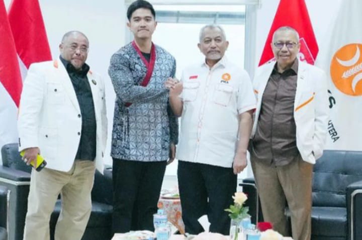 Kaesang Pangarep saat sambangi markas PKS pada Senin 8 Juli 2024 (instagram @psi_id)