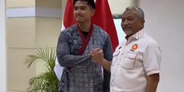 2 Ketum partai, Kaesang Pangarep dan Ahmad Syaikhu saling berjabat tangan (instagram @pk_sejahtera)