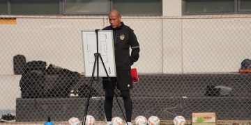 Pelatih Timnas Indonesia U-16 Nova Arianto.