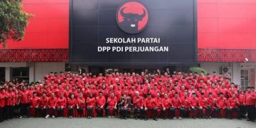 Pembacaan daftar lengkap Pengurus DPP PDI Perjuangan dilakukan di sekolah partai (instagram @giri_ramanda_kiemas)