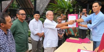 Kepala desa dan BPD di Lebak Selatan menyerahkan dukungan kepada Bakor PKC untuk DOB Cilangkahan.(ist)