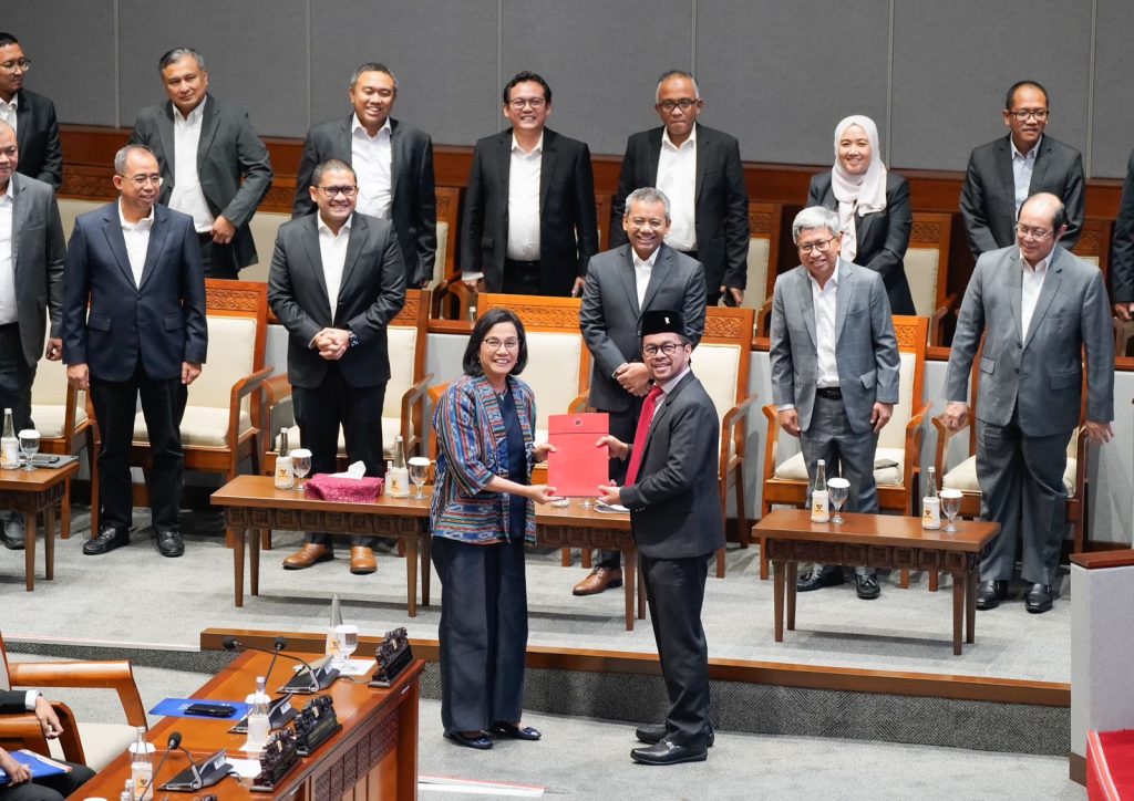 Marinus Gea bersama Menter Keuangan