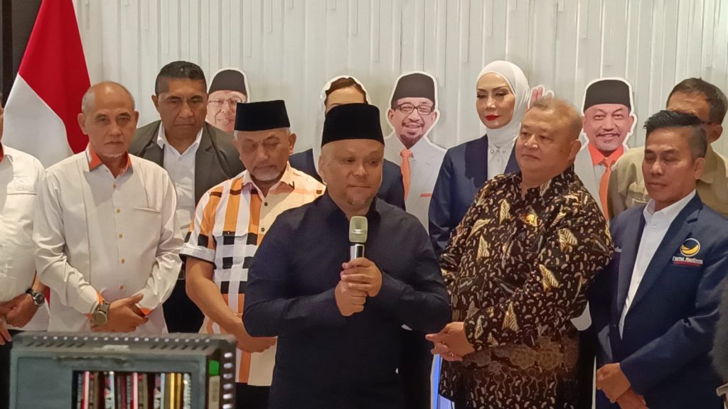 Presiden PKS, Ahmad Syaikhu saat konferensi pers bersama Ilham Akbar Habibie dan Sekjen Nasdem, Hermawi Taslim di DPP PKS, Jakarta Selatan, pada Kamis (18/7/2024). (Ilham F/Suaranusantara)