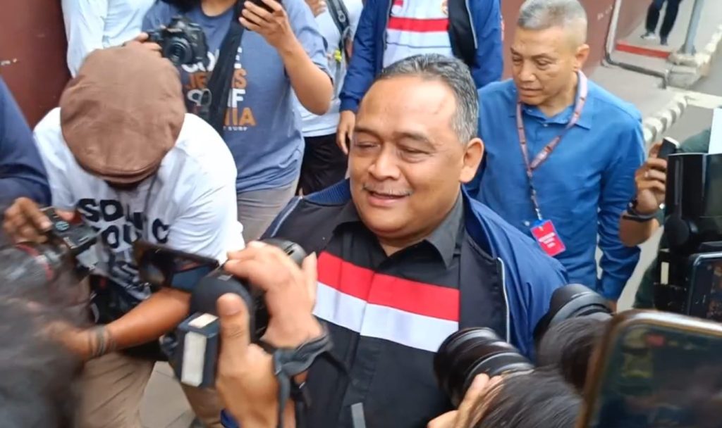 Kepala BP2MI, Benny Rhamdani saat tiba di gedung Bareskrim Polri, Jakarta Selatan, pada Senin (29/7/2024). (Ilham F/Suaranusantara)