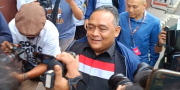 Kepala BP2MI, Benny Rhamdani saat tiba di gedung Bareskrim Polri, Jakarta Selatan, pada Senin (29/7/2024). (Ilham F/Suaranusantara)