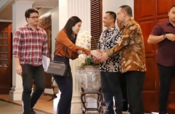 Ketum Perindo Angela Tanoesoedibjo saat sambangi kediaman Prabowo pada Kamis 15 Agustus 2024 (instagram @partaiperindo)