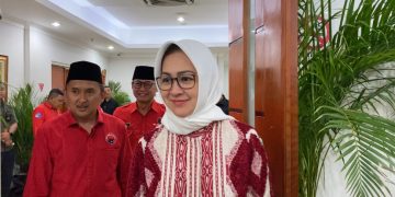 Datang ke PDIP Pakai Baju Merah, Apakah Airin Buka Peluang jadi Kader PDIP?
