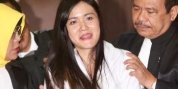 Jessica Wongso didampingi kuasa hukumnya Otto Hasibuan (instagram @chincovoice.id)