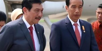 Menko Marves Luhut Binsar Pandjaitan bersama Presiden RI Jokowi (instagram @banjarbaru.banget)