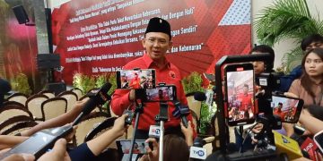 Ketua DPP Bidang Perekonomian PDIP, Basuki Tjahaja Purnama alias Ahok saat diwawancarai di DPP PDIP, Jakarta Pusat, Rabu (14/8/2024). (Ilham F/Suaranusantara).