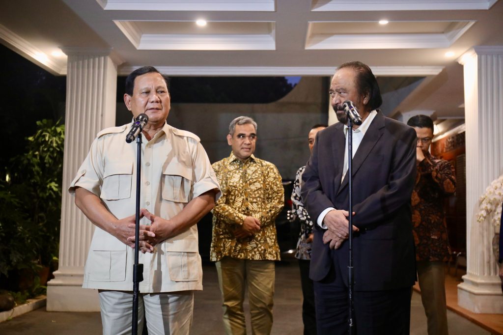 Ketua Umum Gerindra, Prabowo Subianto bersama Ketua Umum Nasdem, Surya Paloh saat konferensi pers di Kertanegara 4, Jakarta Selatan, pada Kamis (15/8/2024).