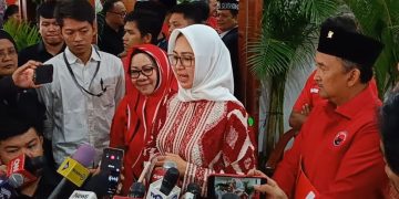 Bacalon Gubernur Banten, Airin Rachmi Diany saat diwawancarai di kantor DPP PDIP, Menteng, Jakarta Pusat, pada Senin (25/8/2024). (Ilham F/Suaranusantara).