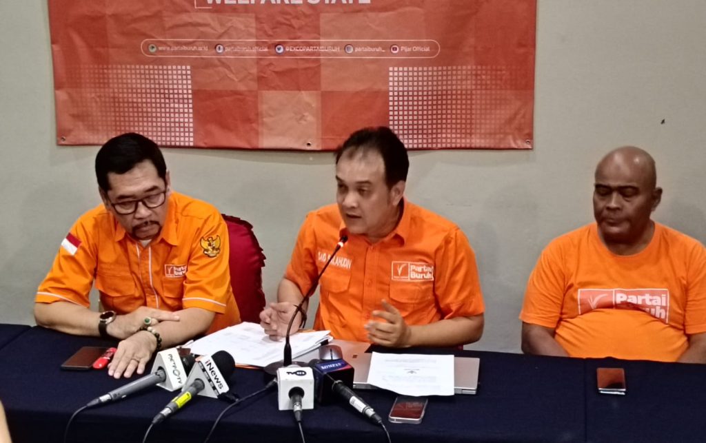 Ketua Pilkada Partai Buruh, Said Salahudin saat konferensi pers di Hotel Mega Proklamasi, Jakarta Pusat, pada Kamis (29/8/2024). (Ilham F/Suaranusantara).