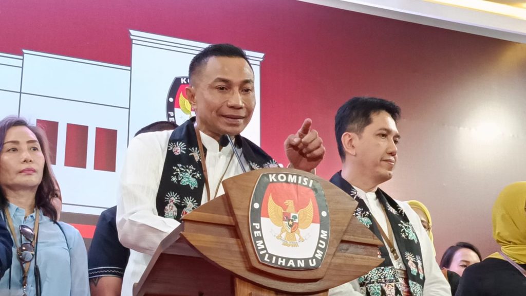 Cagub-cawagub DKI Jakarta, Dharma Pongrekun-Kun Wardana Abyoto saat konferensi pers di kantor KPU DKI Jakarta, pada Kamis (29/8/2024). (Ilham F/Suaranusantara).