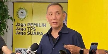 Jusuf Hamka saat menyerahkan pengunduran diri ke Golakar (Dok ist)