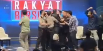 Ketum Relawan Jokowi Terlibat Adu Jotos dengan Politisi PDIP saat Tampil di Stasiun TV
