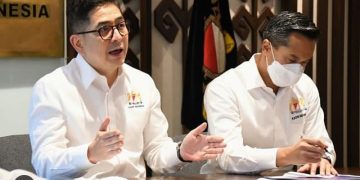 Anindya Bakrie dan Arsjad Rasjid saat menjelaskan soal susunan Dewan Pengurusan Kadin Indonesia 2021-2025 (instagram @kadin.indonesia.official)