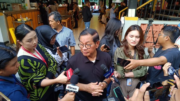 Cagub DKI Jakarta, Pramono Anung saat diwawancarai di Jakarta, pada Jum'at (6/9/2024). (Ilham F/Suaranusantara).