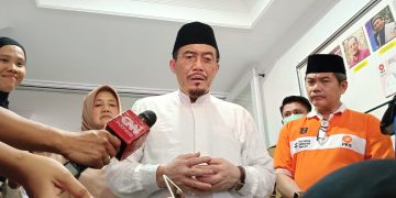 Cagub DKI Jakarta, Suswono saat diwawancarai di DPC PKS, Kramat Jati, Jakarta Timur, Selasa (10/9/2024). (Ilham F/Suaranusantara)