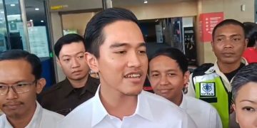 Ketum PSI, Kaesang Pangarep saat diwawancarai di Gedung KPK, Jakarta, pada Selasa (17/9/2024). (Ilham F/Suaranusantara).