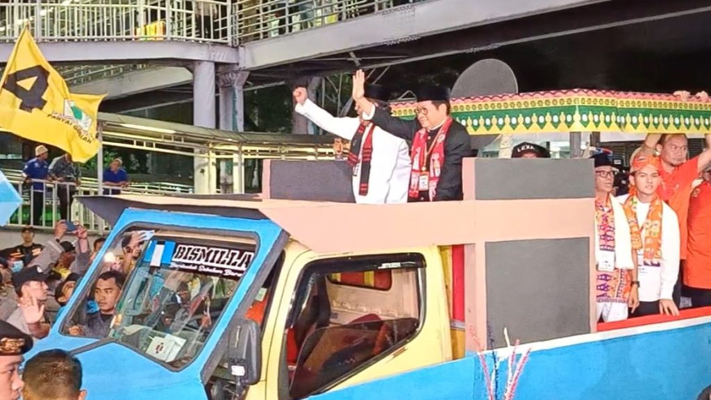 Pramono-Rano tiba di kantor KPU DKI Jakarta, pada Senin (23/9/2024). (Ilham F/Suaranusantara).